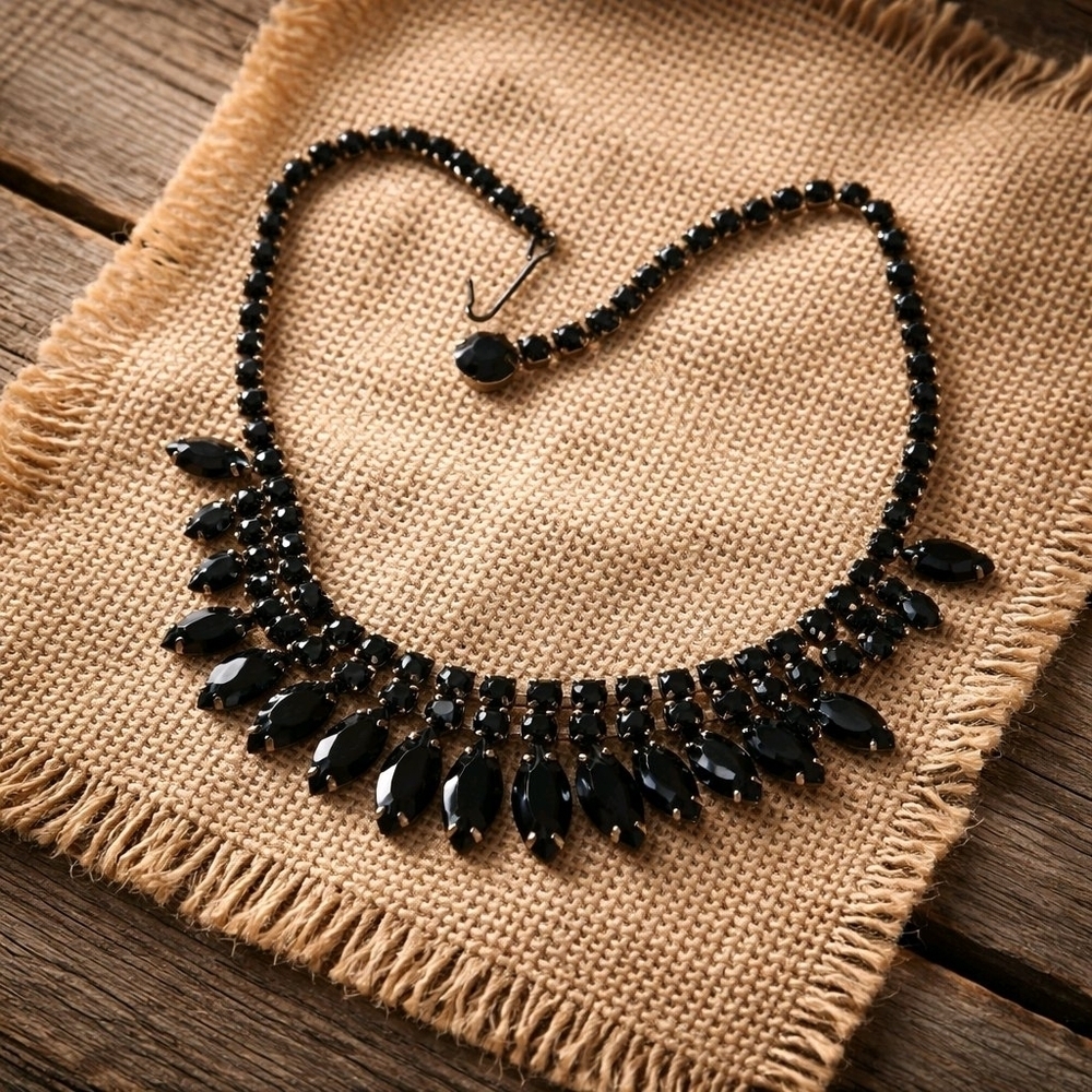 Vintage Weiss Elegant Black Statement Necklace